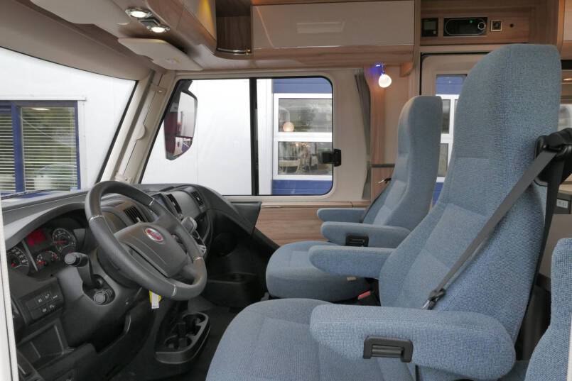 Hymer Exsis I 588 Crystal Zilver Hymer  Exsis I 588 Crystal Zilver AUTOMAAT, bovenkastjes, vol optie 14