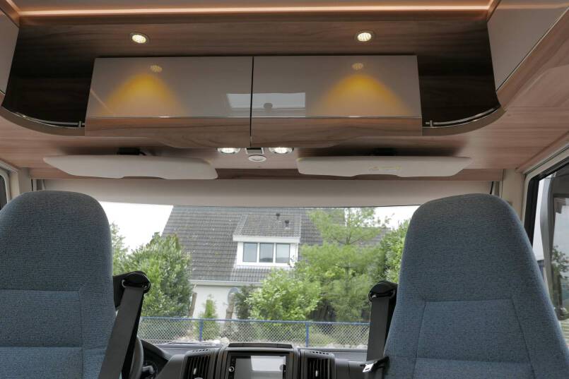 Hymer Exsis I 588 Crystal Zilver Hymer  Exsis I 588 Crystal Zilver AUTOMAAT, bovenkastjes, vol optie 23