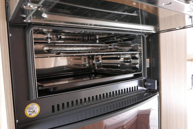 Hymer Exsis I 588 Crystal Zilver Hymer  Exsis I 588 Crystal Zilver AUTOMAAT, bovenkastjes, vol optie 29