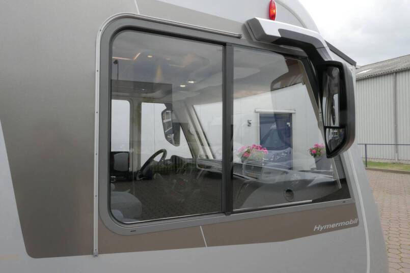Hymer Exsis I 588 Crystal Zilver Hymer  Exsis I 588 Crystal Zilver AUTOMAAT, bovenkastjes, vol optie 6
