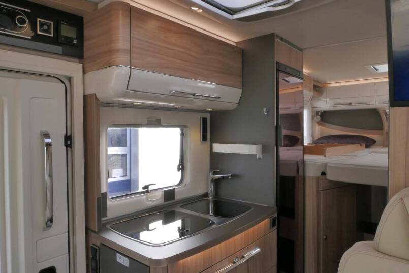 Hymer  ML-I 570 60 Edition (580 578) AUTOMAAT, Crystal Silver, Mercedes 30