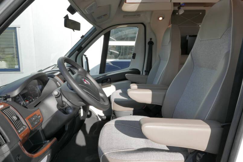 Hymer T 678 CL  AL-KO MAXI, 180pk, enkele bedden 15