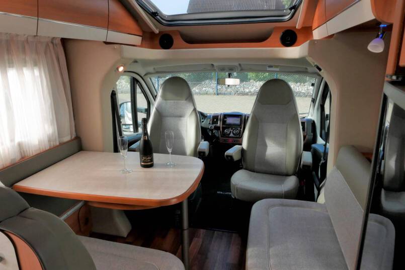Hymer T 678 CL  AL-KO MAXI, 180pk, enkele bedden 19