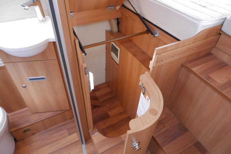 Hymer T 678 CL  AL-KO MAXI, 180pk, enkele bedden 32