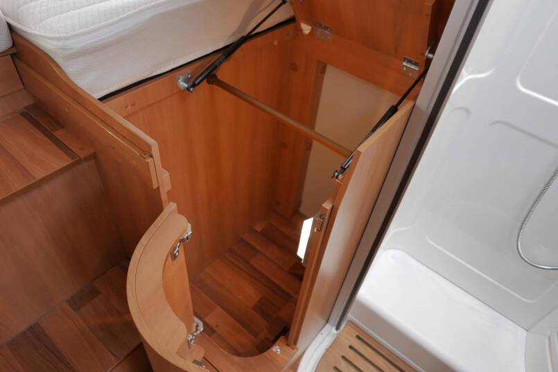 Hymer T 678 CL  AL-KO MAXI, 180pk, enkele bedden 33