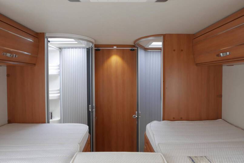 Hymer T 678 CL  AL-KO MAXI, 180pk, enkele bedden 35