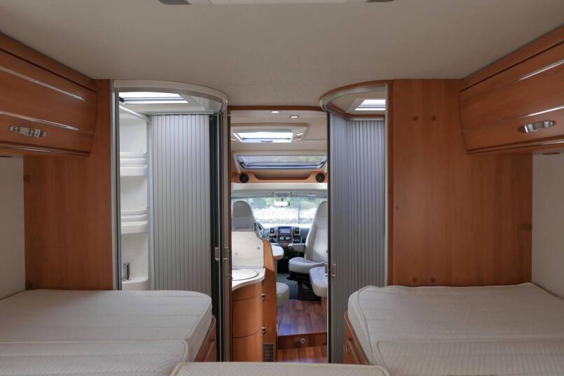 Hymer T 678 CL  AL-KO MAXI, 180pk, enkele bedden 36