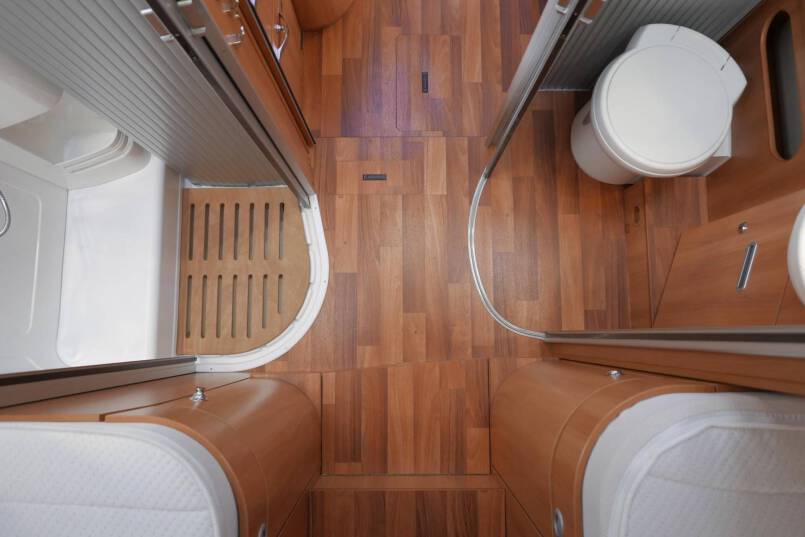 Hymer T 678 CL  AL-KO MAXI, 180pk, enkele bedden 37