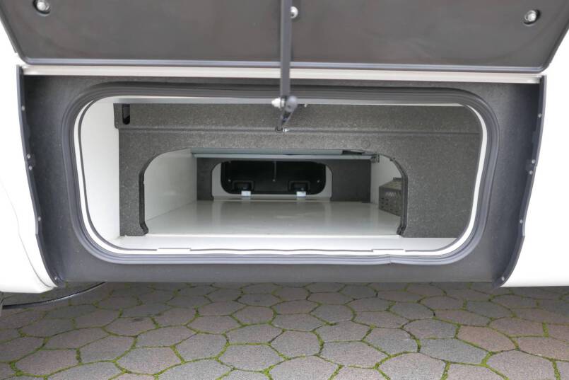Hymer B-SL 704 SupremeLine 180 PK AUTOMAAT, LEVELSYSTEEM, enkele bedden 14