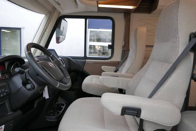 Hymer B-SL 704 SupremeLine 180 PK AUTOMAAT, LEVELSYSTEEM, enkele bedden 20