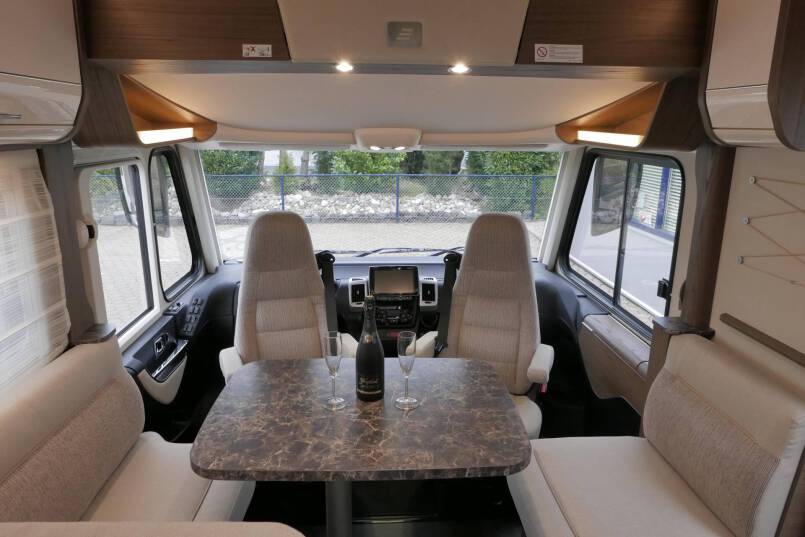 Hymer B-SL 704 SupremeLine 180 PK AUTOMAAT, LEVELSYSTEEM, enkele bedden 23