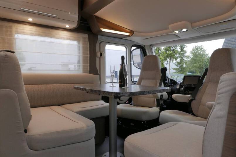 Hymer B-SL 704 SupremeLine 180 PK AUTOMAAT, LEVELSYSTEEM, enkele bedden 25