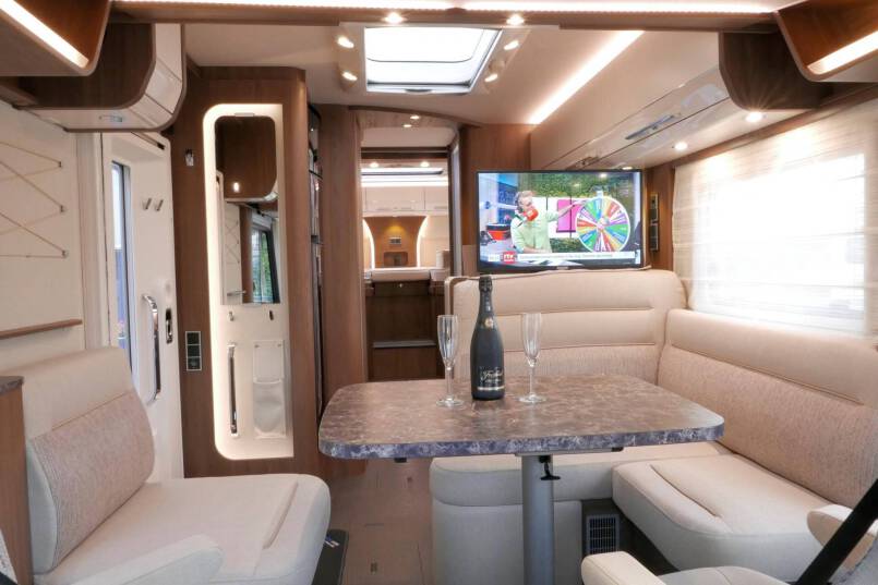 Hymer B-SL 704 SupremeLine 180 PK AUTOMAAT, LEVELSYSTEEM, enkele bedden 30