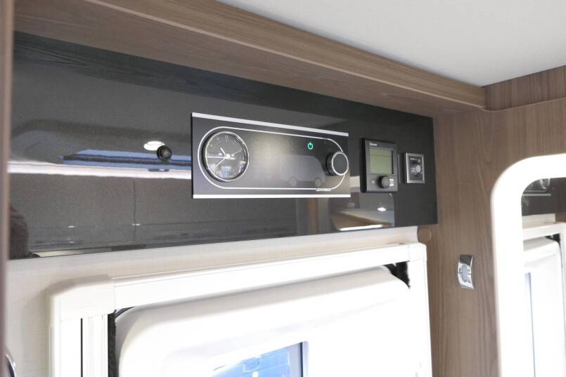 Hymer B-SL 704 SupremeLine 180 PK AUTOMAAT, LEVELSYSTEEM, enkele bedden 32