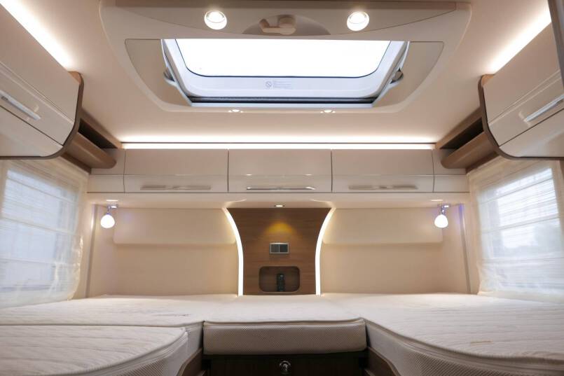 Hymer B-SL 704 SupremeLine 180 PK AUTOMAAT, LEVELSYSTEEM, enkele bedden 42