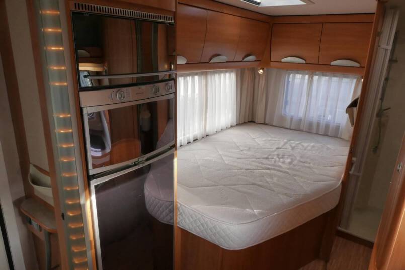 Hymer B 654 SL Elegance Zilver 3.0 158 pk, 31