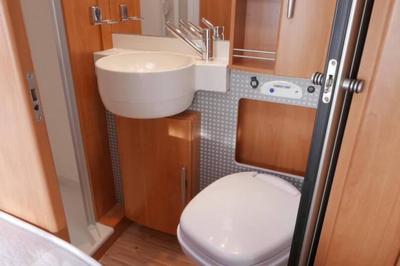 Hymer B 654 SL Elegance Zilver 3.0 158 pk, 35