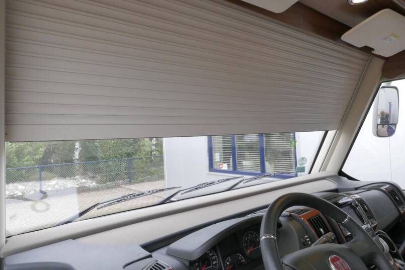 Hymer B 588 PremiumLine UNIEK bovenkastjes en lage bedden 19
