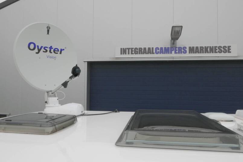 Hymer B 588 PremiumLine UNIEK bovenkastjes en lage bedden 45