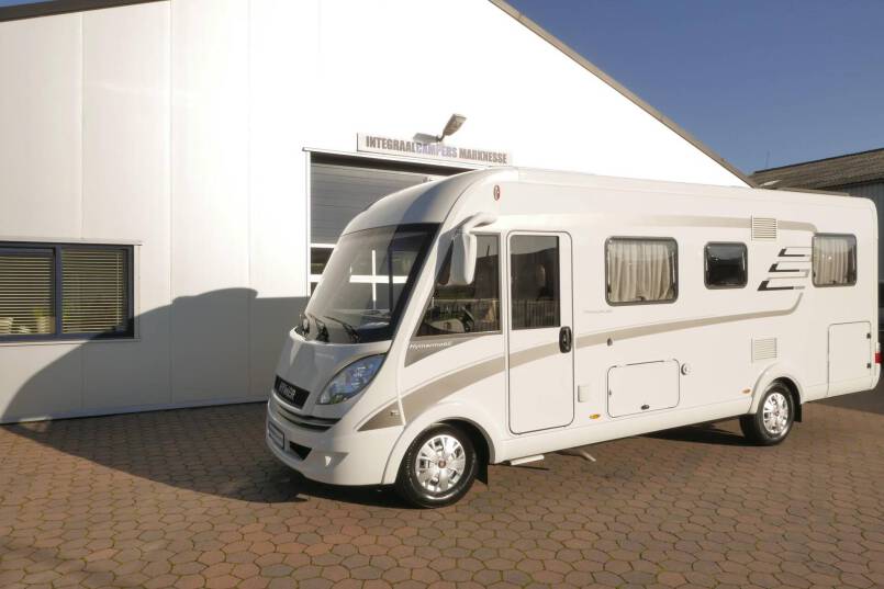 Hymer B 588 PremiumLine UNIEK bovenkastjes en lage bedden 46