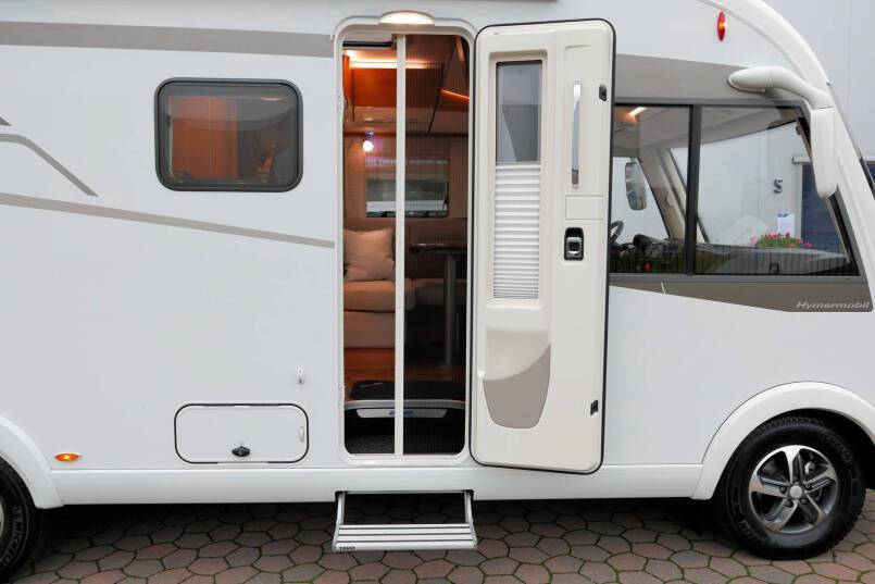 Hymer B 574 / 588 DynamicLine 180 PK AUTOMAAT, MAXI chassis, enkele bedden 11