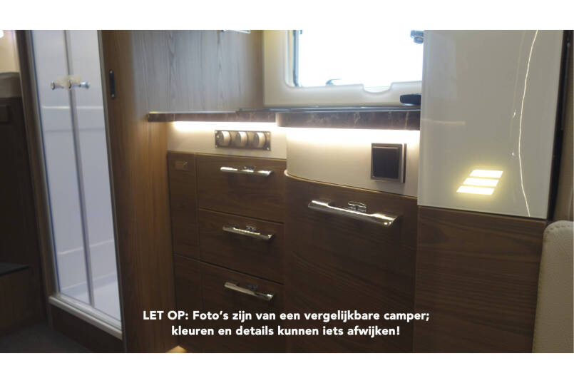 Hymer B-SL 704 SupremeLine Crystal-zilver Hymer  B-SL 704 SupremeLine Crystal-zilver 9G AUTOMAAT, Al-de verwarming, 2 aparte bedden 10