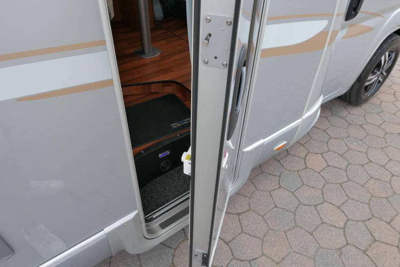 Hymer T 674 SL Star Edition Hymer  T 674 SL Star Edition 3.0 AUTOMAAT, enkele bedden 17