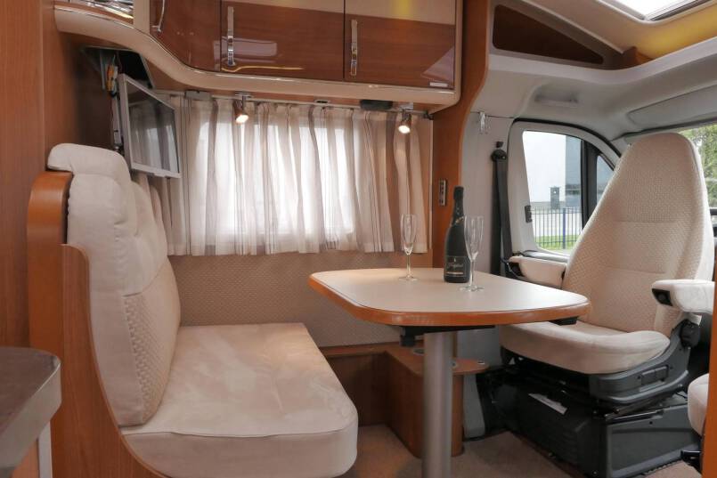 Hymer T 674 SL Star Edition Hymer  T 674 SL Star Edition 3.0 AUTOMAAT, enkele bedden 28