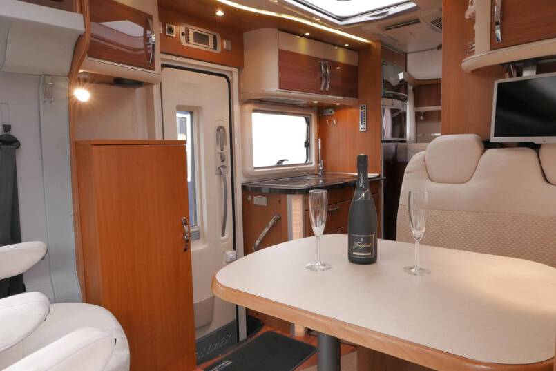 Hymer T 674 SL Star Edition Hymer  T 674 SL Star Edition 3.0 AUTOMAAT, enkele bedden 30