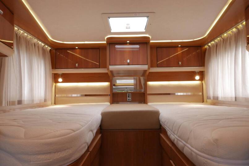 Hymer T 674 SL Star Edition Hymer  T 674 SL Star Edition 3.0 AUTOMAAT, enkele bedden 37