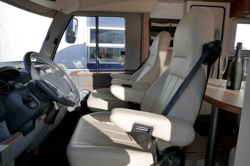 Hymer B 674 SL Élégance Zilver Hymer  B 674 SL Élégance Zilver  3.0 AUTOMAAT, enkele bedden 14