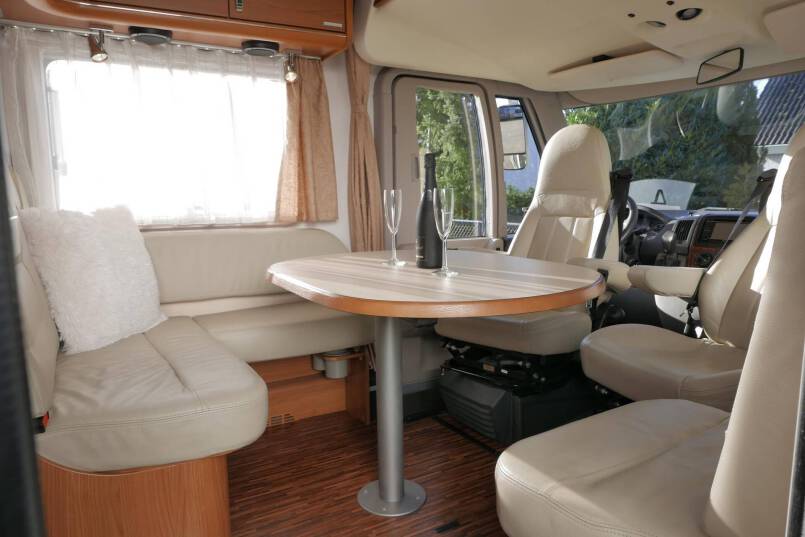 Hymer B 674 SL Élégance Zilver Hymer  B 674 SL Élégance Zilver  3.0 AUTOMAAT, enkele bedden 17