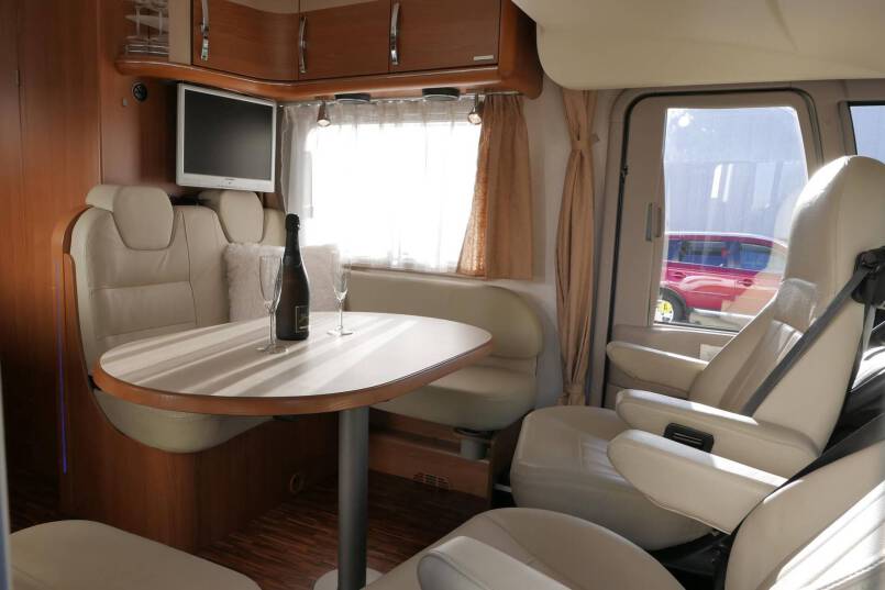 Hymer B 674 SL Élégance Zilver Hymer  B 674 SL Élégance Zilver  3.0 AUTOMAAT, enkele bedden 18