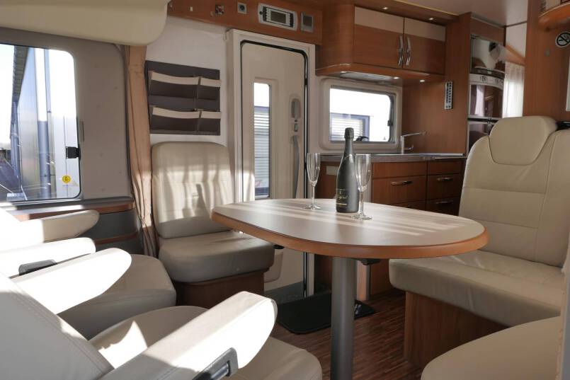 Hymer B 674 SL Élégance Zilver Hymer  B 674 SL Élégance Zilver  3.0 AUTOMAAT, enkele bedden 19