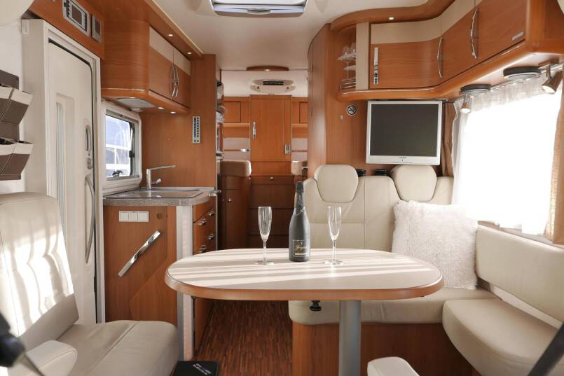 Hymer B 674 SL Élégance Zilver Hymer  B 674 SL Élégance Zilver  3.0 AUTOMAAT, enkele bedden 21