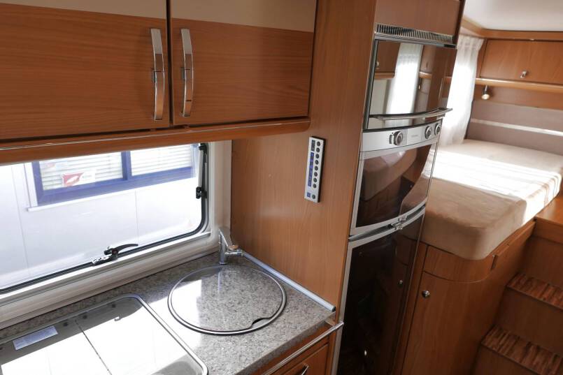 Hymer B 674 SL Élégance Zilver Hymer  B 674 SL Élégance Zilver  3.0 AUTOMAAT, enkele bedden 23