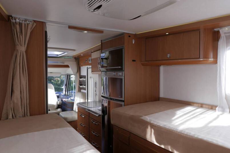 Hymer B 674 SL Élégance Zilver Hymer  B 674 SL Élégance Zilver  3.0 AUTOMAAT, enkele bedden 26