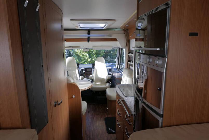 Hymer B 674 SL Élégance Zilver Hymer  B 674 SL Élégance Zilver  3.0 AUTOMAAT, enkele bedden 27