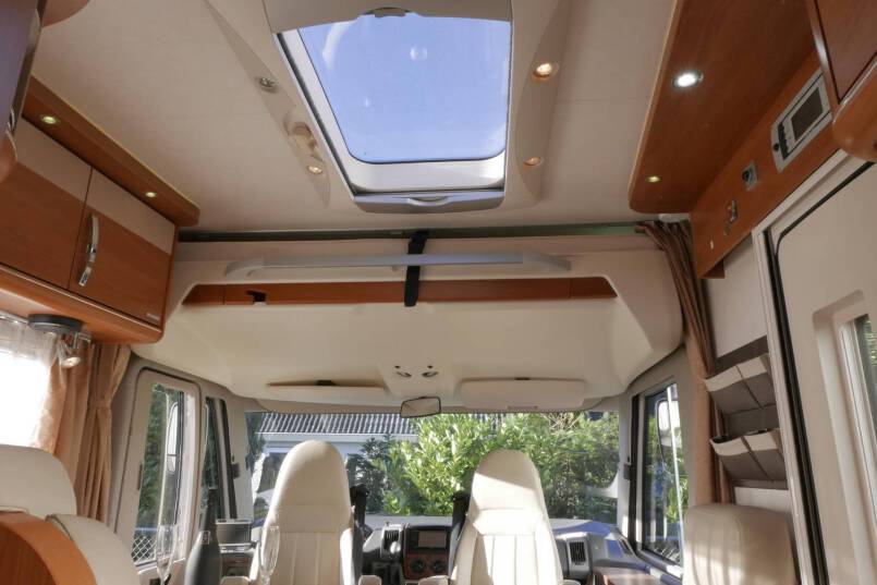 Hymer B 674 SL Élégance Zilver Hymer  B 674 SL Élégance Zilver  3.0 AUTOMAAT, enkele bedden 31