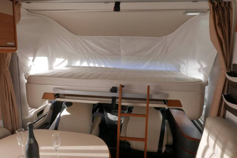 Hymer B 674 SL Élégance Zilver Hymer  B 674 SL Élégance Zilver  3.0 AUTOMAAT, enkele bedden 32