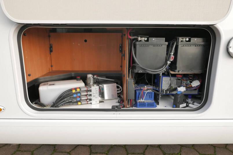Hymer T 708 SL Queensbed, 180 PK AUTOMAAT, levelsysteem 12