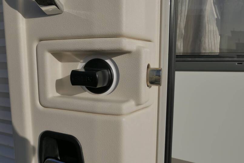 Hymer T 708 SL Queensbed, 180 PK AUTOMAAT, levelsysteem 15