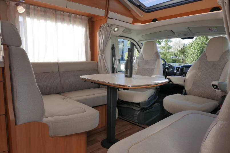Hymer T 708 SL Queensbed, 180 PK AUTOMAAT, levelsysteem 22