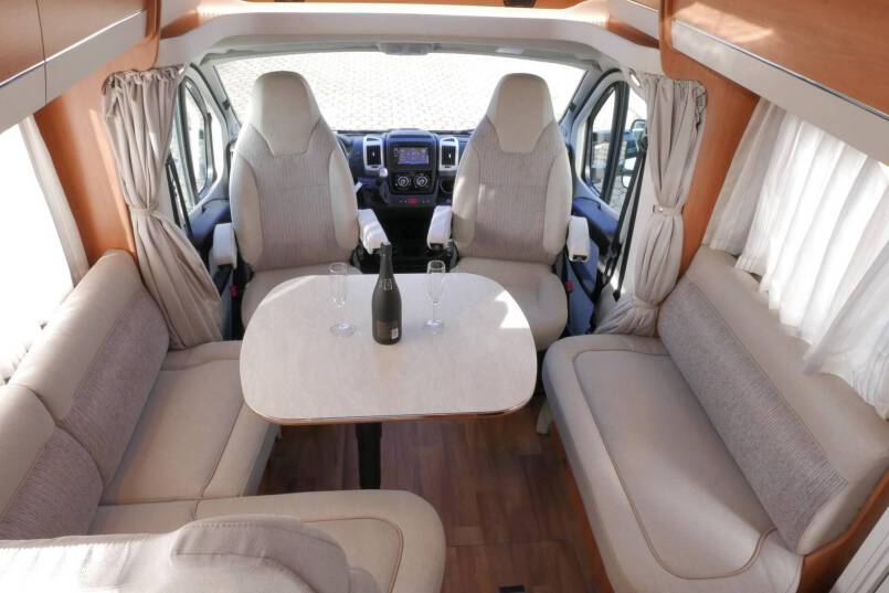 Hymer T 708 SL Queensbed, 180 PK AUTOMAAT, levelsysteem 24