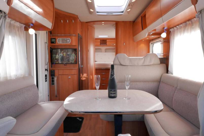 Hymer T 708 SL Queensbed, 180 PK AUTOMAAT, levelsysteem 27