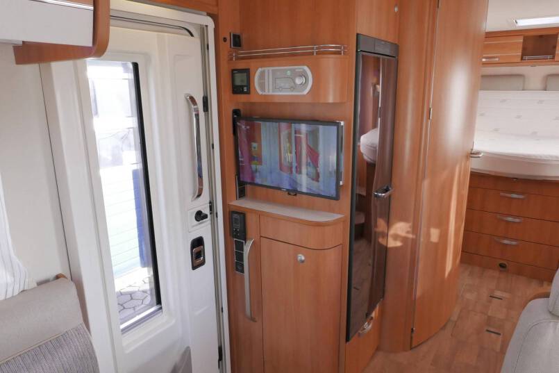 Hymer T 708 SL Queensbed, 180 PK AUTOMAAT, levelsysteem 28