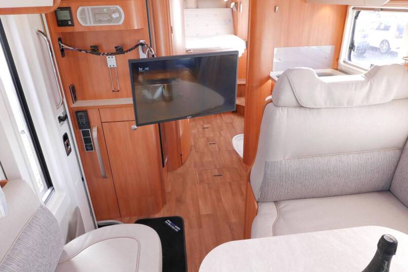 Hymer T 708 SL Queensbed, 180 PK AUTOMAAT, levelsysteem 29