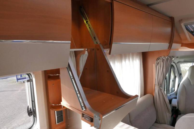 Hymer T 708 SL Queensbed, 180 PK AUTOMAAT, levelsysteem 32