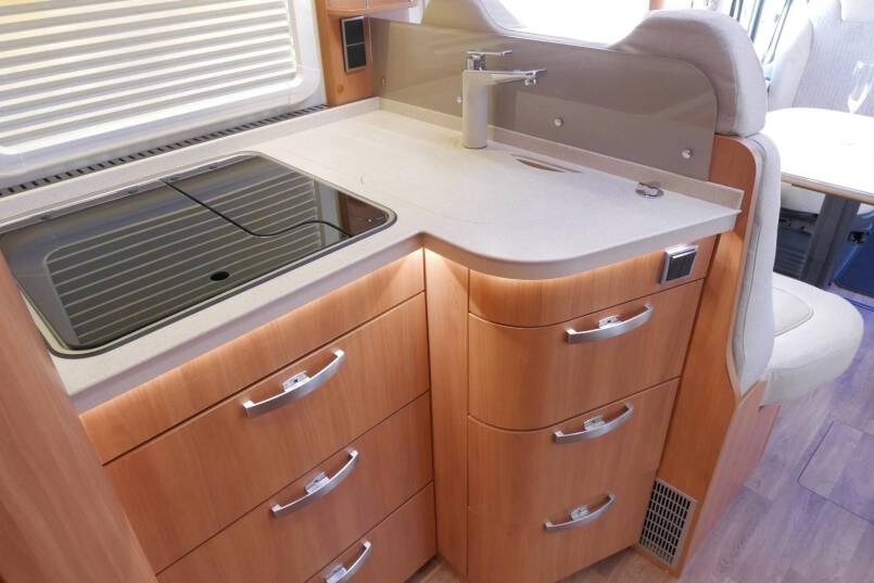 Hymer T 708 SL Queensbed, 180 PK AUTOMAAT, levelsysteem 33