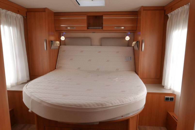 Hymer T 708 SL Queensbed, 180 PK AUTOMAAT, levelsysteem 37